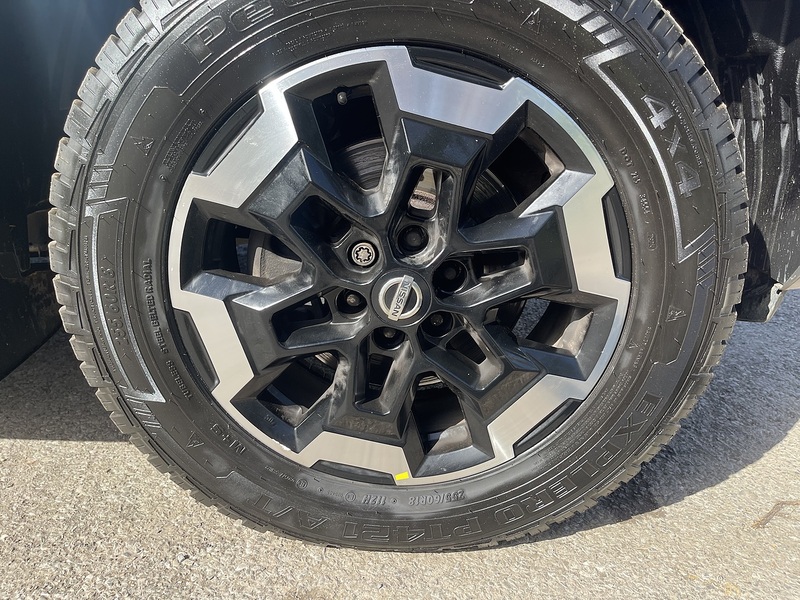 Nissan Navara 2.3 dCi Tekna Pickup Double Cab 4dr Diesel Manual 4WD Euro 6 (s/s) (190 ps) - U762