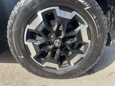 Nissan Navara 2.3 dCi Tekna Pickup Double Cab 4dr Diesel Manual 4WD Euro 6 (s/s) (190 ps) - U762