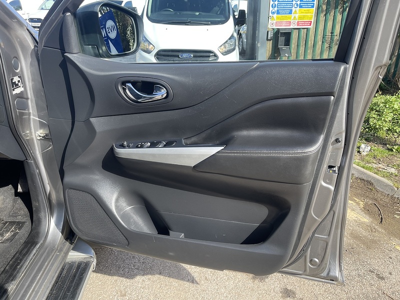 Nissan Navara 2.3 dCi Tekna Pickup Double Cab 4dr Diesel Manual 4WD Euro 6 (s/s) (190 ps) - U762