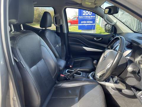 Nissan Navara 2.3 dCi Tekna Pickup Double Cab 4dr Diesel Manual 4WD Euro 6 (s/s) (190 ps) - U762