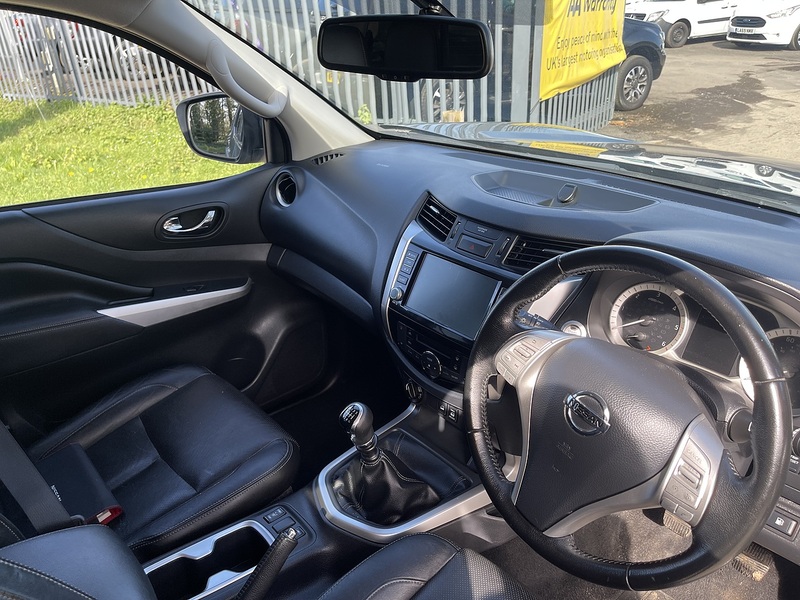 Nissan Navara 2.3 dCi Tekna Pickup Double Cab 4dr Diesel Manual 4WD Euro 6 (s/s) (190 ps) - U762