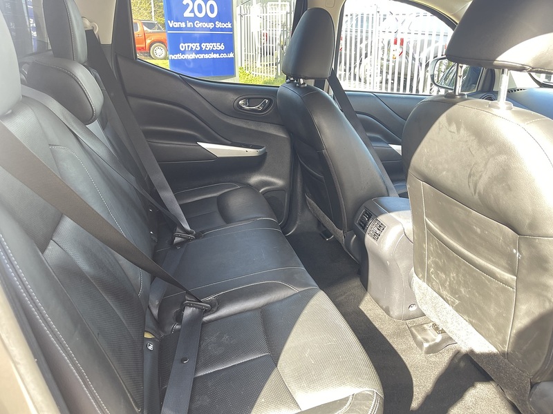 Nissan Navara 2.3 dCi Tekna Pickup Double Cab 4dr Diesel Manual 4WD Euro 6 (s/s) (190 ps) - U762