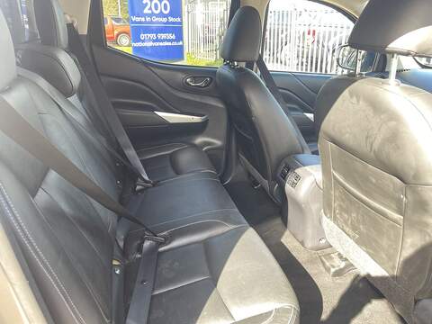 Nissan Navara 2.3 dCi Tekna Pickup Double Cab 4dr Diesel Manual 4WD Euro 6 (s/s) (190 ps) - U762