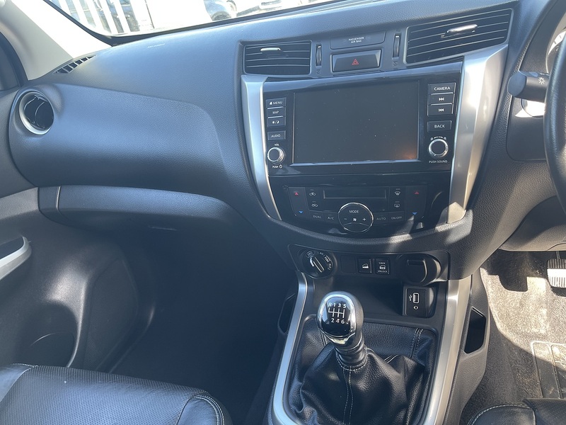 Nissan Navara 2.3 dCi Tekna Pickup Double Cab 4dr Diesel Manual 4WD Euro 6 (s/s) (190 ps) - U762