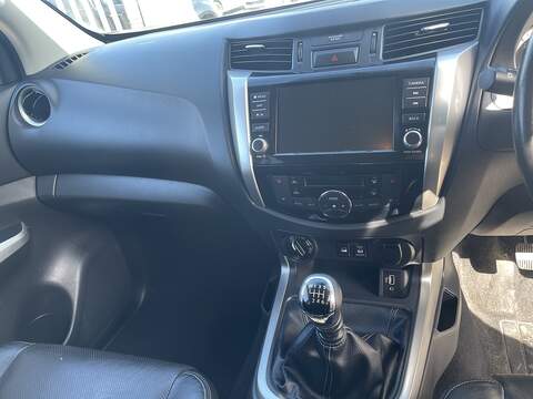 Nissan Navara 2.3 dCi Tekna Pickup Double Cab 4dr Diesel Manual 4WD Euro 6 (s/s) (190 ps) - U762
