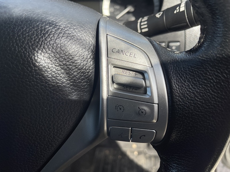 Nissan Navara 2.3 dCi Tekna Pickup Double Cab 4dr Diesel Manual 4WD Euro 6 (s/s) (190 ps) - U762