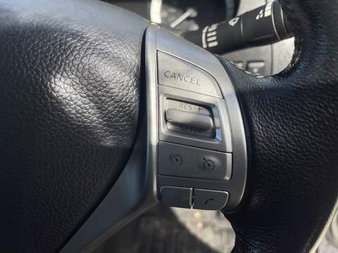 Nissan Navara 2.3 dCi Tekna Pickup Double Cab 4dr Diesel Manual 4WD Euro 6 (s/s) (190 ps) - U762