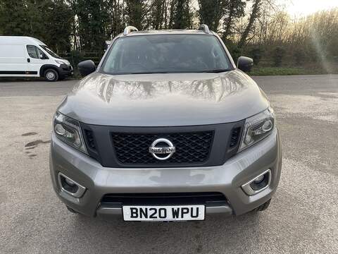 Nissan Navara 2.3 dCi Tekna Pickup Double Cab 4dr Diesel Manual 4WD Euro 6 (s/s) (190 ps) - U762