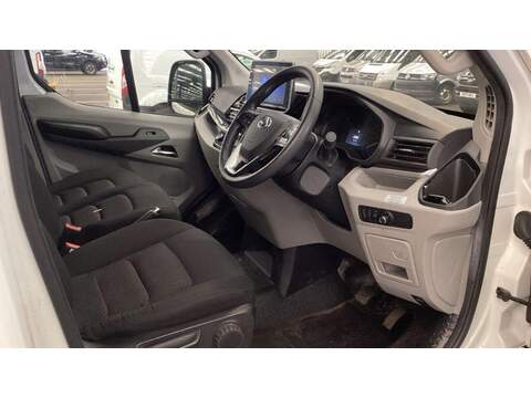 MAXUS eDeliver 9 72kWh Auto FWD L3 H2 5dr - U774