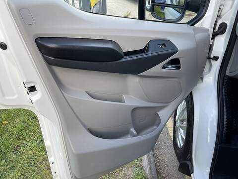 MAXUS eDeliver 9 72kWh Auto FWD L3 H2 5dr - U774