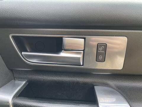 Land Rover Discovery 4 3.0 SD V6 SE SUV 5dr Diesel Auto 4WD (213 g/km, 255 bhp) - U793