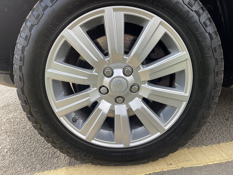 Land Rover Discovery 4 3.0 SD V6 SE SUV 5dr Diesel Auto 4WD (213 g/km, 255 bhp) - U793