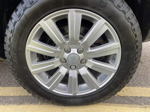 Land Rover Discovery 4 3.0 SD V6 SE SUV 5dr Diesel Auto 4WD (213 g/km, 255 bhp) - U793