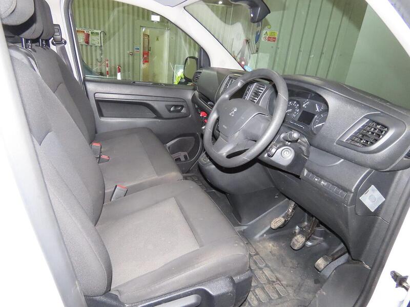 Peugeot Expert 1.5 BlueHDi 1000 Professional Premium + Standard Panel Van MWB Euro 6 (s/s) 6dr - U796