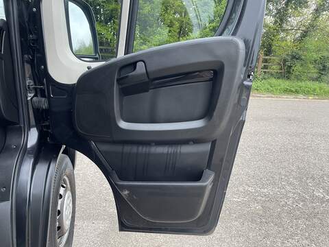 Peugeot Boxer 2.2 BlueHDi 435 Professional L4 H2 Euro 6 (s/s) 5dr - U799