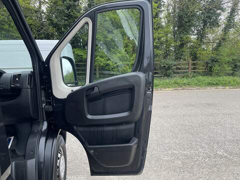 Peugeot Boxer 2.2 BlueHDi 435 Professional L4 H2 Euro 6 (s/s) 5dr - U799