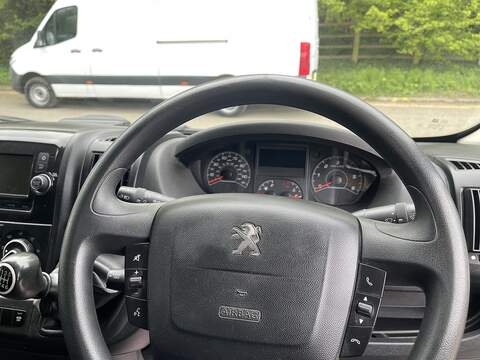 Peugeot Boxer 2.2 BlueHDi 435 Professional L4 H2 Euro 6 (s/s) 5dr - U799