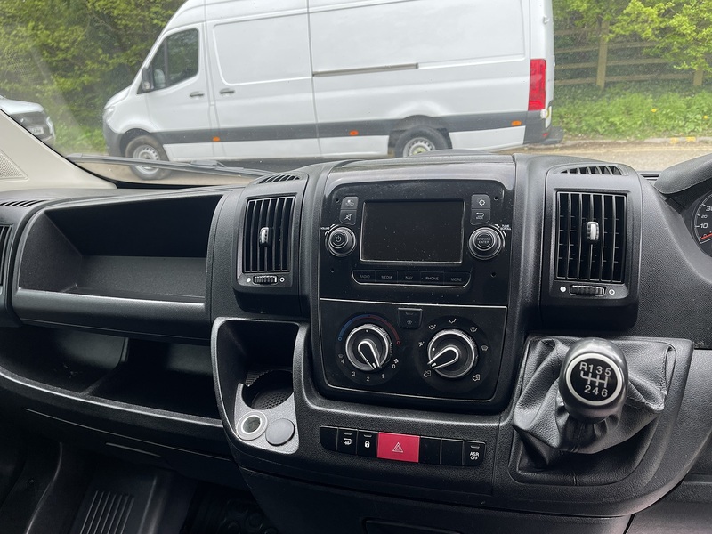 Peugeot Boxer 2.2 BlueHDi 435 Professional L4 H2 Euro 6 (s/s) 5dr - U799