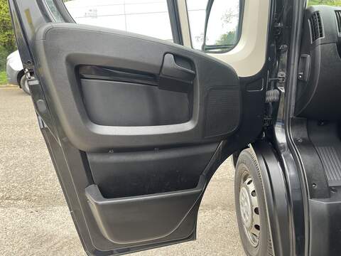 Peugeot Boxer 2.2 BlueHDi 435 Professional L4 H2 Euro 6 (s/s) 5dr - U799