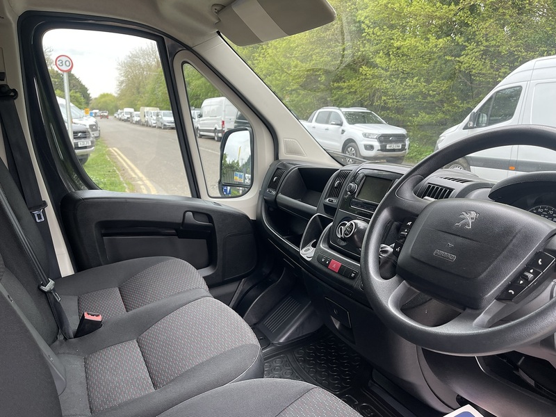 Peugeot Boxer 2.2 BlueHDi 435 Professional L4 H2 Euro 6 (s/s) 5dr - U799