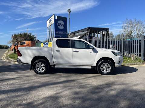 Toyota Hilux 2.4 D-4D Icon 4WD Euro 6 4dr (3.5t) - U800