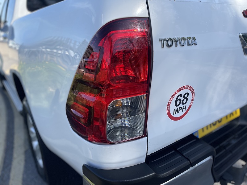 Toyota Hilux 2.4 D-4D Icon 4WD Euro 6 4dr (3.5t) - U800