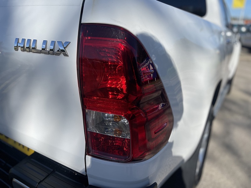 Toyota Hilux 2.4 D-4D Icon 4WD Euro 6 4dr (3.5t) - U800