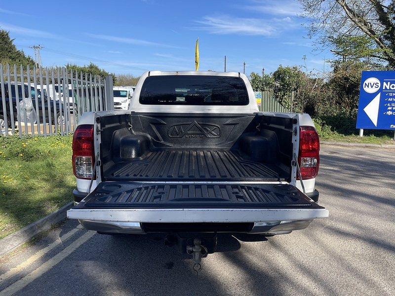 Toyota Hilux 2.4 D-4D Icon 4WD Euro 6 4dr (3.5t) - U800