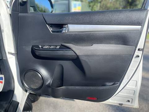Toyota Hilux 2.4 D-4D Icon 4WD Euro 6 4dr (3.5t) - U800