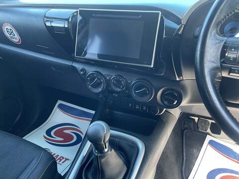 Toyota Hilux 2.4 D-4D Icon 4WD Euro 6 4dr (3.5t) - U800