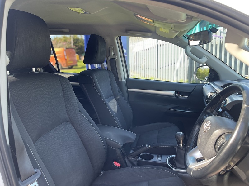 Toyota Hilux 2.4 D-4D Icon 4WD Euro 6 4dr (3.5t) - U800