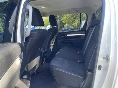 Toyota Hilux 2.4 D-4D Icon 4WD Euro 6 4dr (3.5t) - U800
