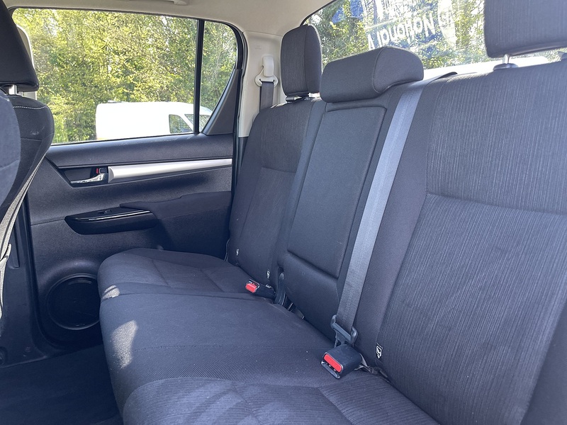 Toyota Hilux 2.4 D-4D Icon 4WD Euro 6 4dr (3.5t) - U800