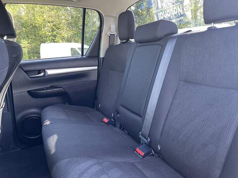 Toyota Hilux 2.4 D-4D Icon 4WD Euro 6 4dr (3.5t) - U800