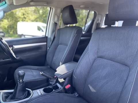 Toyota Hilux 2.4 D-4D Icon 4WD Euro 6 4dr (3.5t) - U800