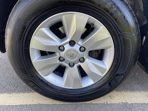 Toyota Hilux 2.4 D-4D Icon 4WD Euro 6 4dr (3.5t) - U800