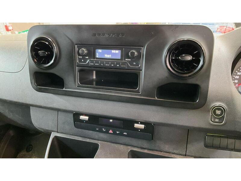 Mercedes-Benz eSprinter 55kWh Progressive Auto FWD L2 H2 5dr 20kW Charger - U803