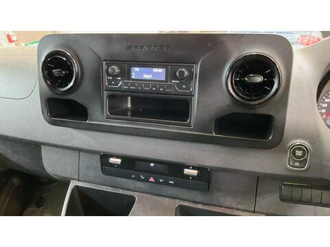 Mercedes-Benz eSprinter 55kWh Progressive Auto FWD L2 H2 5dr 20kW Charger - U803