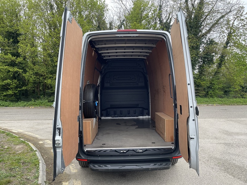 Mercedes-Benz eSprinter 55kWh Progressive Auto FWD L2 H2 5dr 20kW Charger - U803