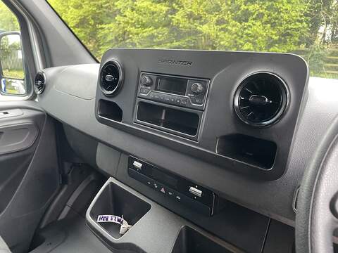 Mercedes-Benz eSprinter 55kWh Progressive Auto FWD L2 H2 5dr 20kW Charger - U803