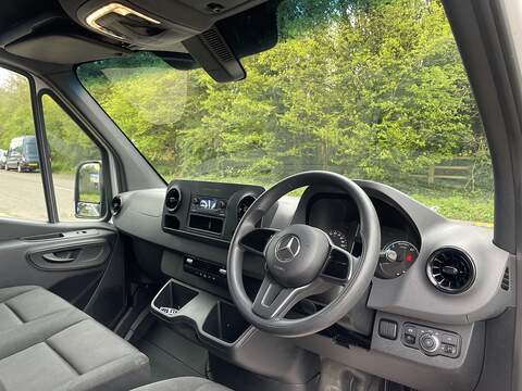 Mercedes-Benz eSprinter 55kWh Progressive Auto FWD L2 H2 5dr 20kW Charger - U803
