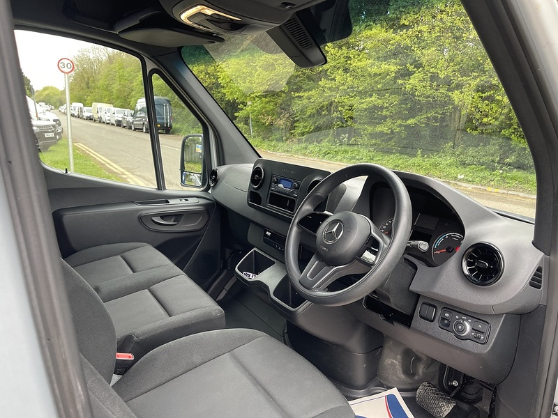 Mercedes-Benz eSprinter 55kWh Progressive Auto FWD L2 H2 5dr 20kW Charger - U803