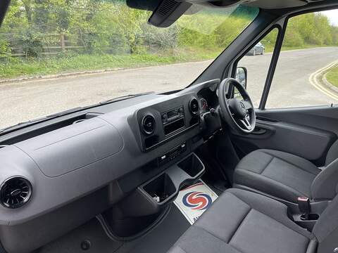 Mercedes-Benz eSprinter 55kWh Progressive Auto FWD L2 H2 5dr 20kW Charger - U803