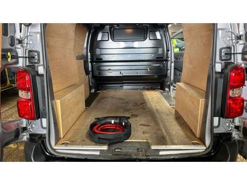 Citroen e-Dispatch e 1000 75 kWh Enterprise Edition M Auto MWB 6dr (7.4kW Charger) - U806