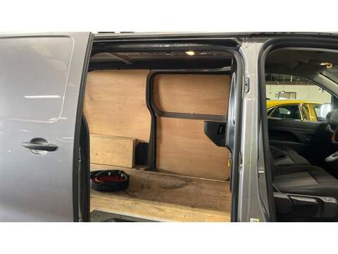 Citroen e-Dispatch e 1000 75 kWh Enterprise Edition M Auto MWB 6dr (7.4kW Charger) - U806