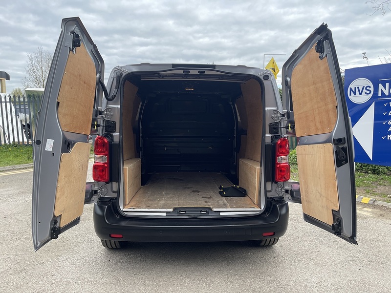 Citroen e-Dispatch e 1000 75 kWh Enterprise Edition M Auto MWB 6dr (7.4kW Charger) - U806