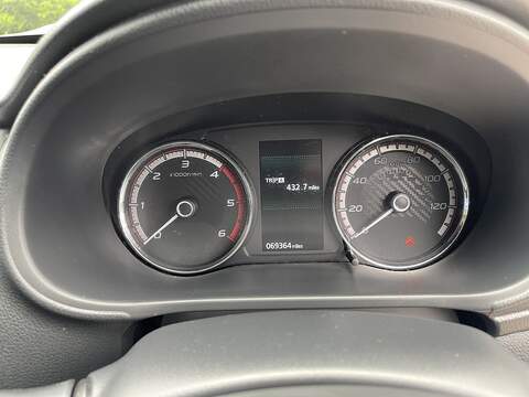 Mitsubishi L200 2.2 DI-D DC Barbarian X Auto 4WD Euro 6 (s/s) 4dr - U811