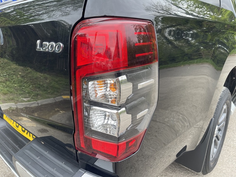 Mitsubishi L200 2.2 DI-D DC Barbarian X Auto 4WD Euro 6 (s/s) 4dr - U811