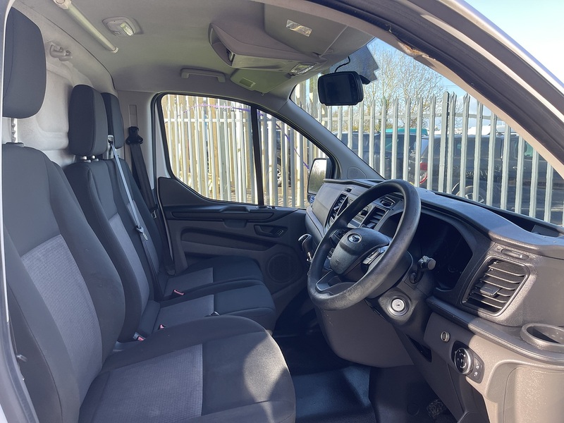 Ford Transit Custom 2.0 320 EcoBlue Panel Van 5dr Diesel Manual L2 H2 Euro 6 (130 ps) - U824