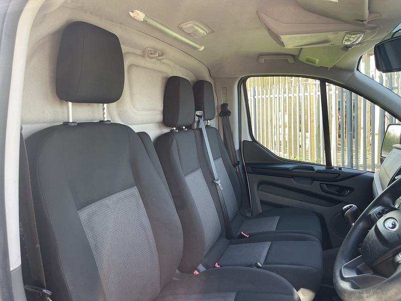 Ford Transit Custom 2.0 320 EcoBlue Panel Van 5dr Diesel Manual L2 H2 Euro 6 (130 ps) - U824